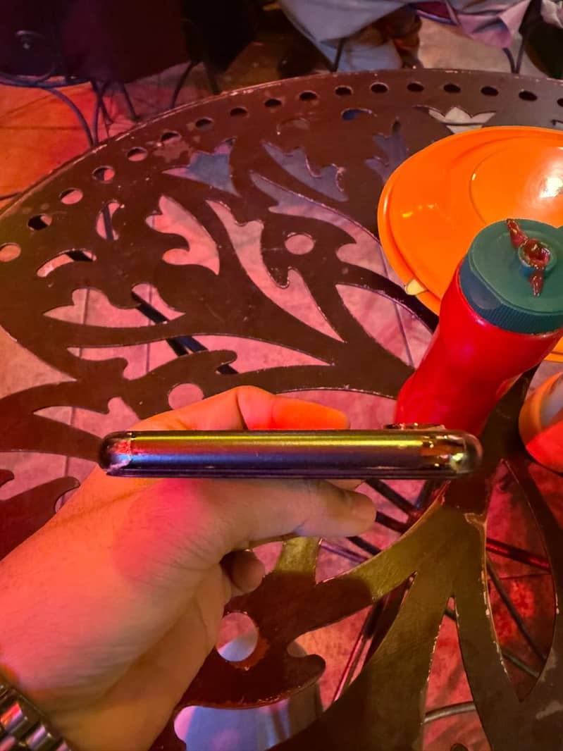 I phone x

                                                            alt=