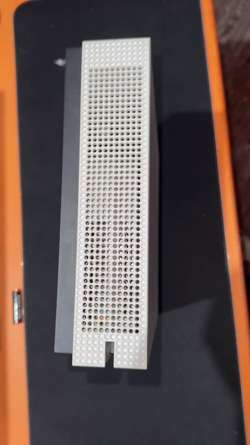 Xbox 1s with s series controller complete box

                                                            alt=