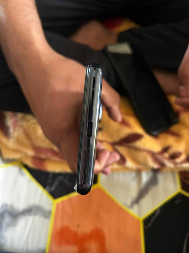 one plus 9.8 128

                                                            alt=