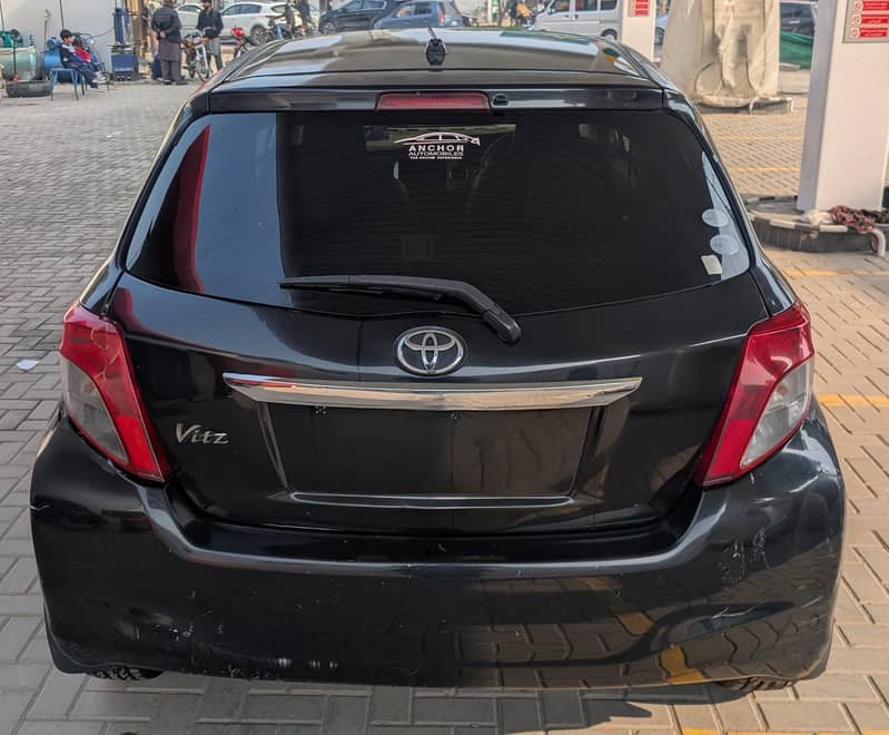 Toyota Vitz 2011/2015

                                                            alt=