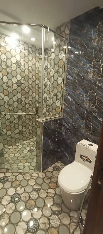 10 marla brand New Spanish House for Sale

                                                            alt=