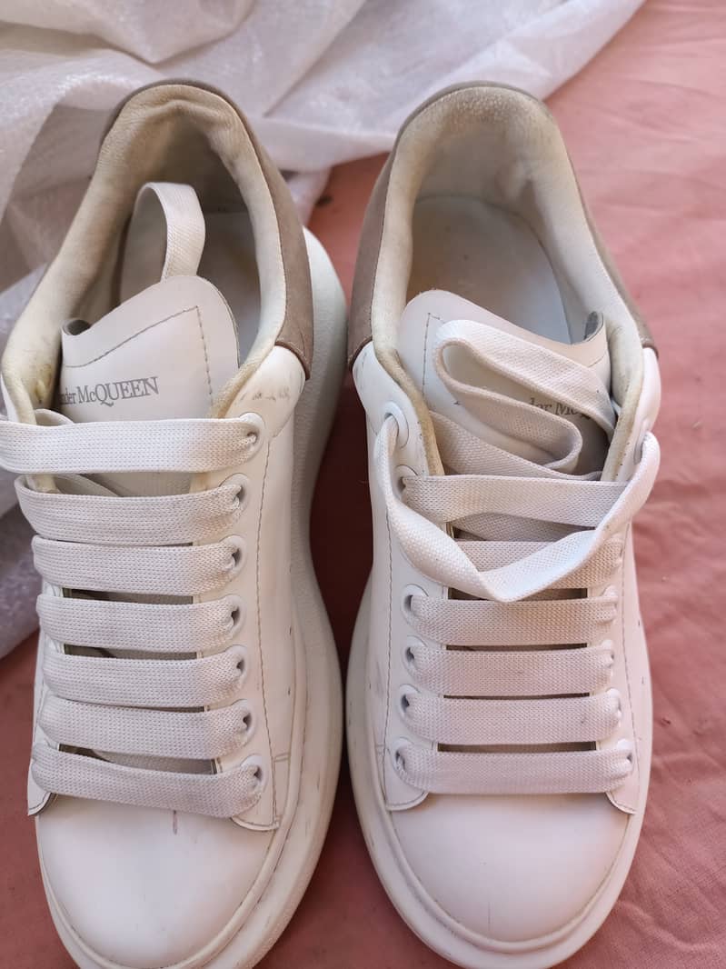ALEXANDER MCQUEEN SNEAKER WOMAN SIZE 39+/8.5US 553770WHGP79182 WHITE

                                                            alt=