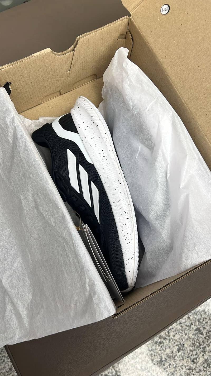Adidas shoes with box

                                                            alt=