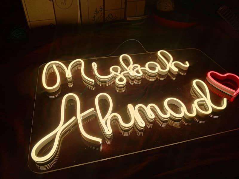 neon light

                                                            alt=