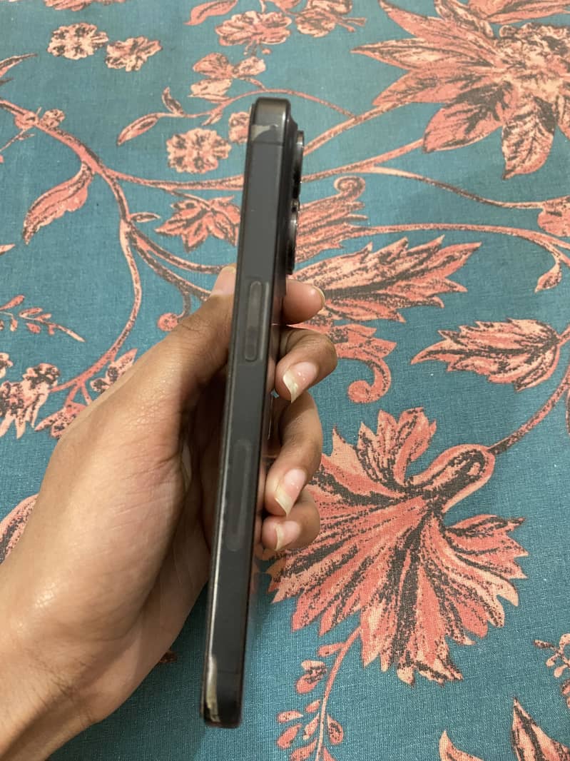 iPhone 15 Pro – Excellent Condition | Like New

                                                            alt=