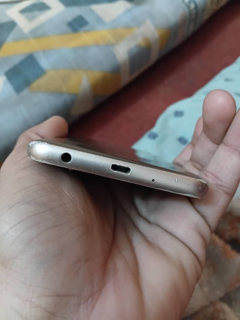 Samsung Galaxy J7 prime

                                                            alt=