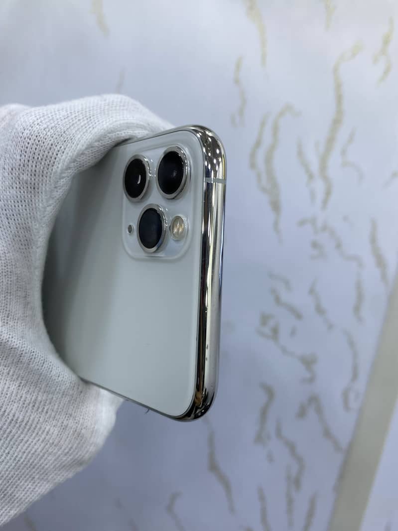 I phone 11 pro 256 GB Factory NON PTA 90% Battery health with Box

                                                            alt=