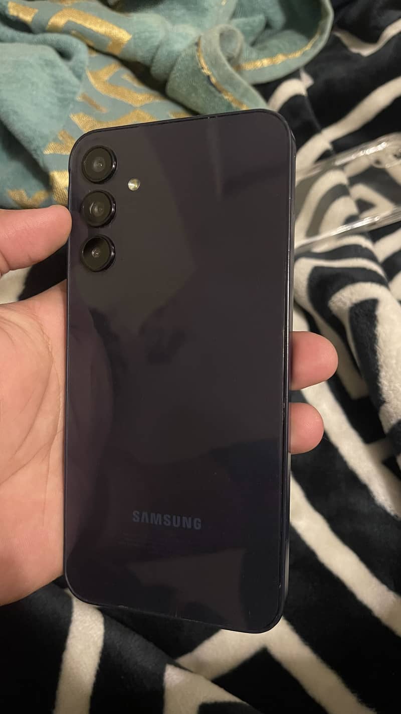 Samsung a15 non pta with box

                                                            alt=