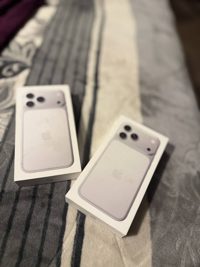 17 pro max Silver 256gb

                                                            alt=