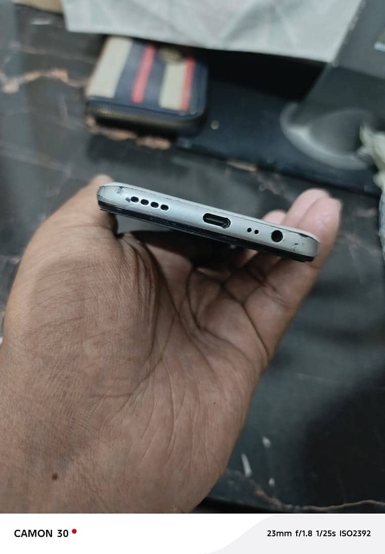 Realme 6i 4/128 approved only phone

                                                            alt=