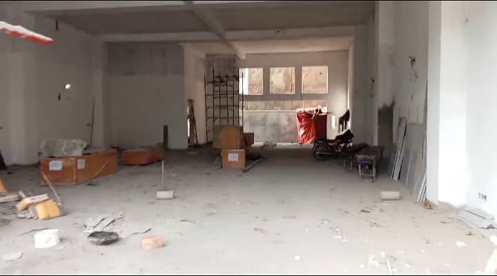 1 Kanal Brand New Commercial Plaza for Rent Prime location near Canal Road & Emporium Mall

                                                            alt=