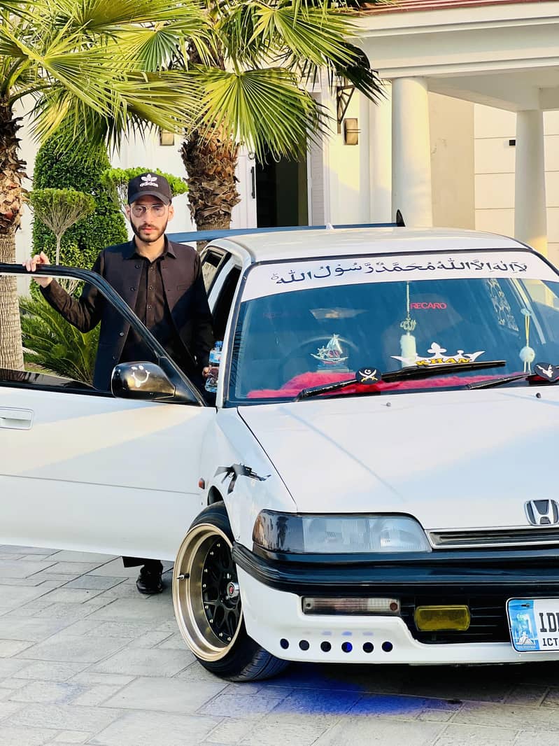 Honda Civic D-Sport | 1600cc

                                                            alt=