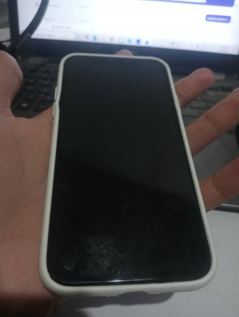 iPhone X with box

                                                            alt=