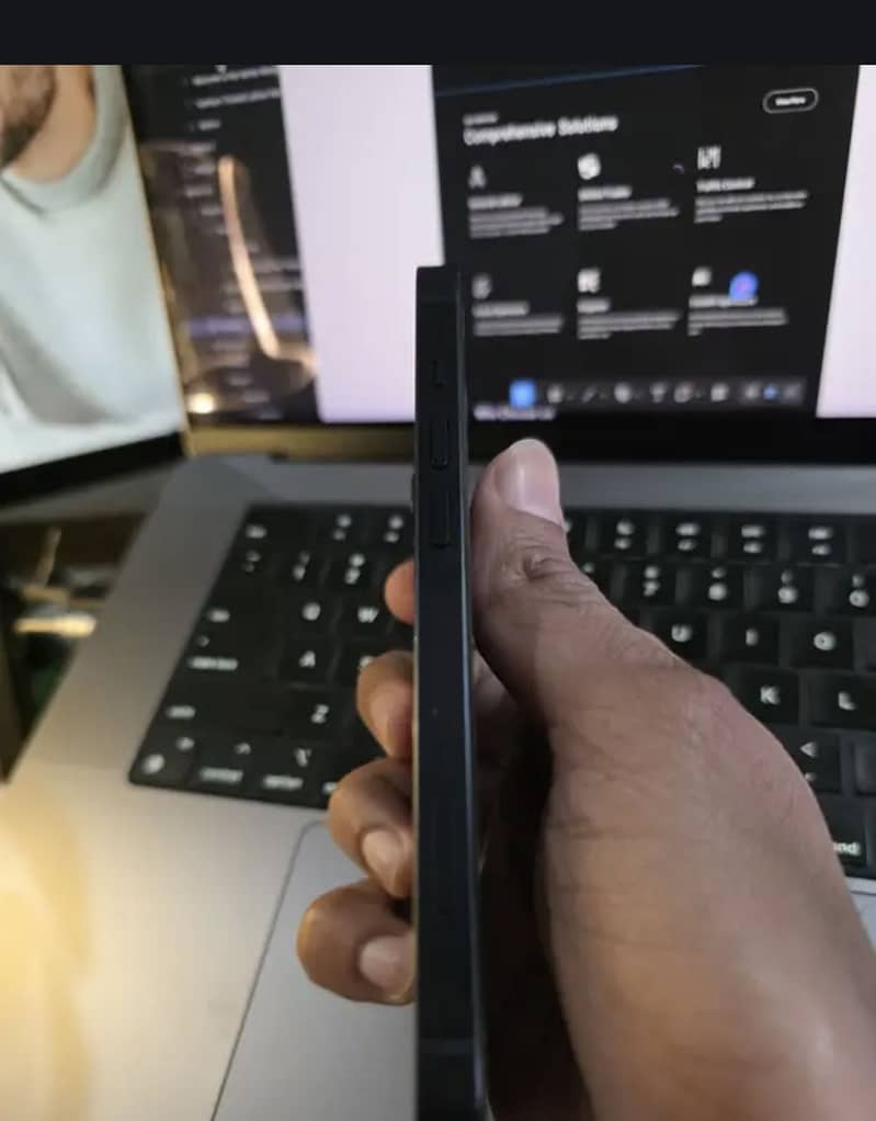 iPhone 13 99% health 10/10 in official warranty

                                                            alt=