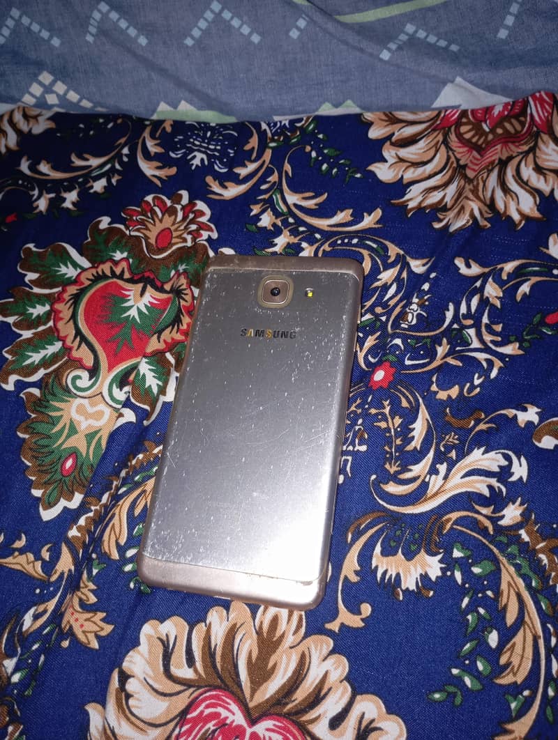 Samsung phone

                                                            alt=