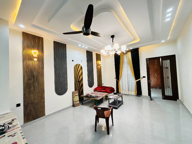 Main Boulevard with Service Road 10 Marla Designer House for sale

                                                            alt=