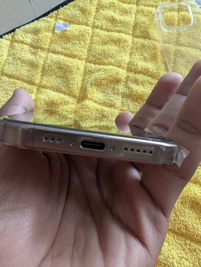 10/10 condition 100 betry 128gb jv

                                                            alt=