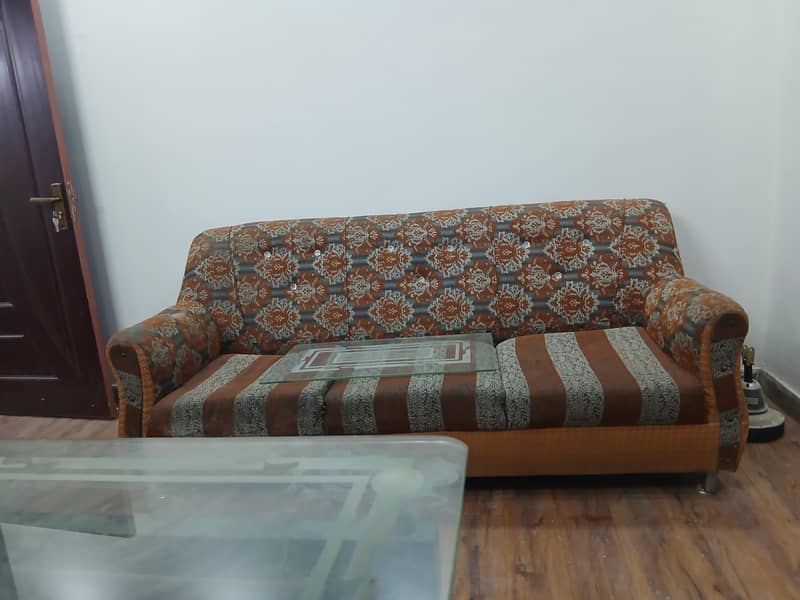 3 seater sofa set available in good condition

                                                            alt=