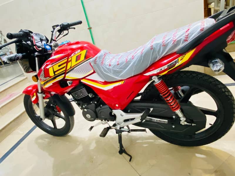 Honda CB150f brand new condition

                                                            alt=