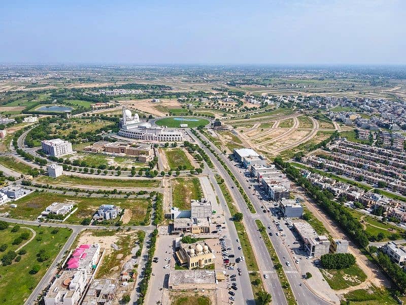 10 Marla on Installments Possession Plot For Sale in Lake City Lahore

                                                            alt=