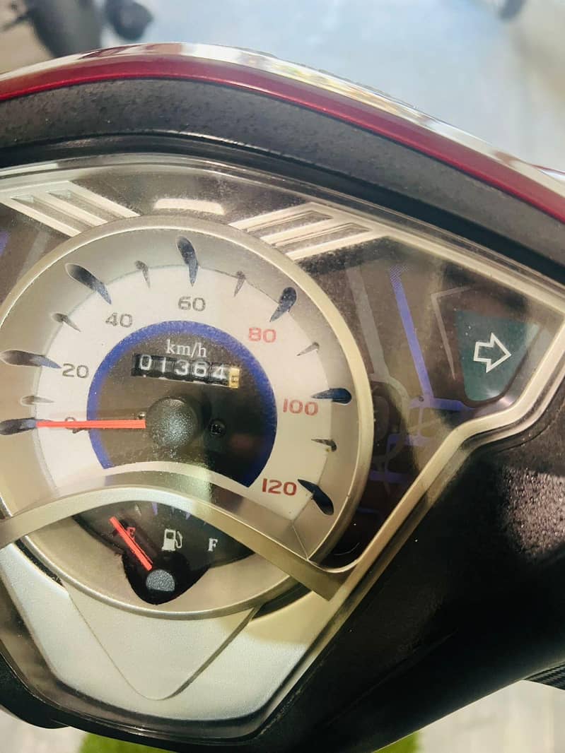 united 100cc 3 wheel 2023 self start petrol scooty

                                                            alt=