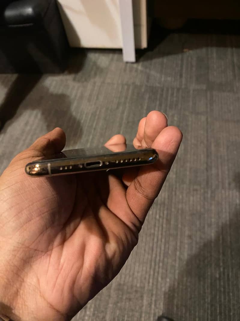 Iphone xs 64GB Colour Gold

                                                            alt=