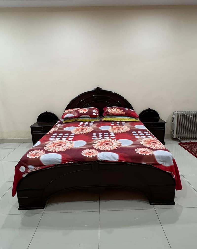 Furniture - L shape sofa & ottoman- bed set - dining table with chairs

                                                            alt=