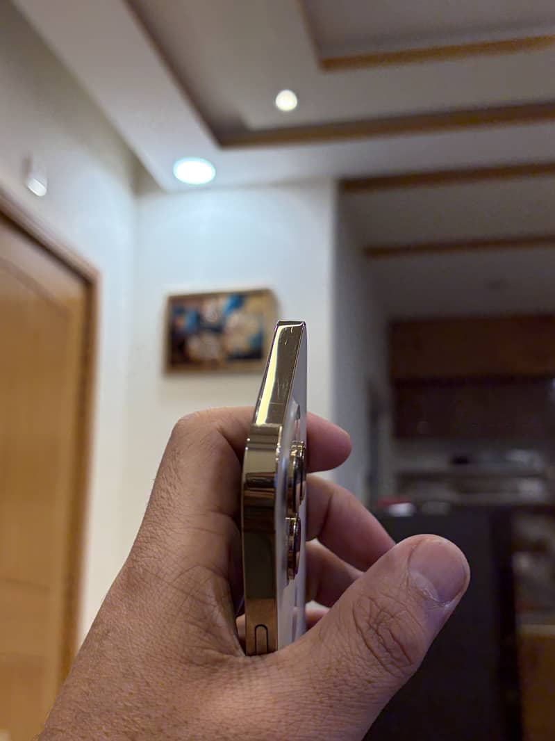 iPhone 13 Pro Max 256GB PTA Approved | 83% Battery | 9/10 Condition

                                                            alt=