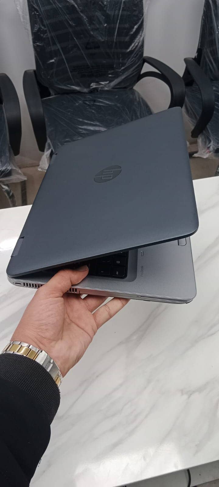 HP ProBook 640 G2 | Core i5 6th Gen | 8GB RAM | 256GB SSD | 10/10

                                                            alt=