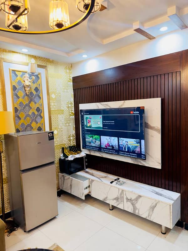 One bedroom vip apartment for short stay inbahria town Lahore

                                                            alt=