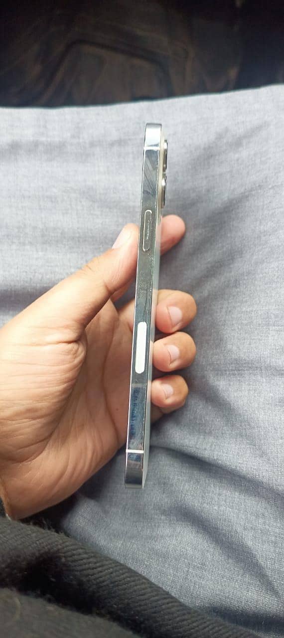 iPhone 12 pro max non PTA

                                                            alt=
