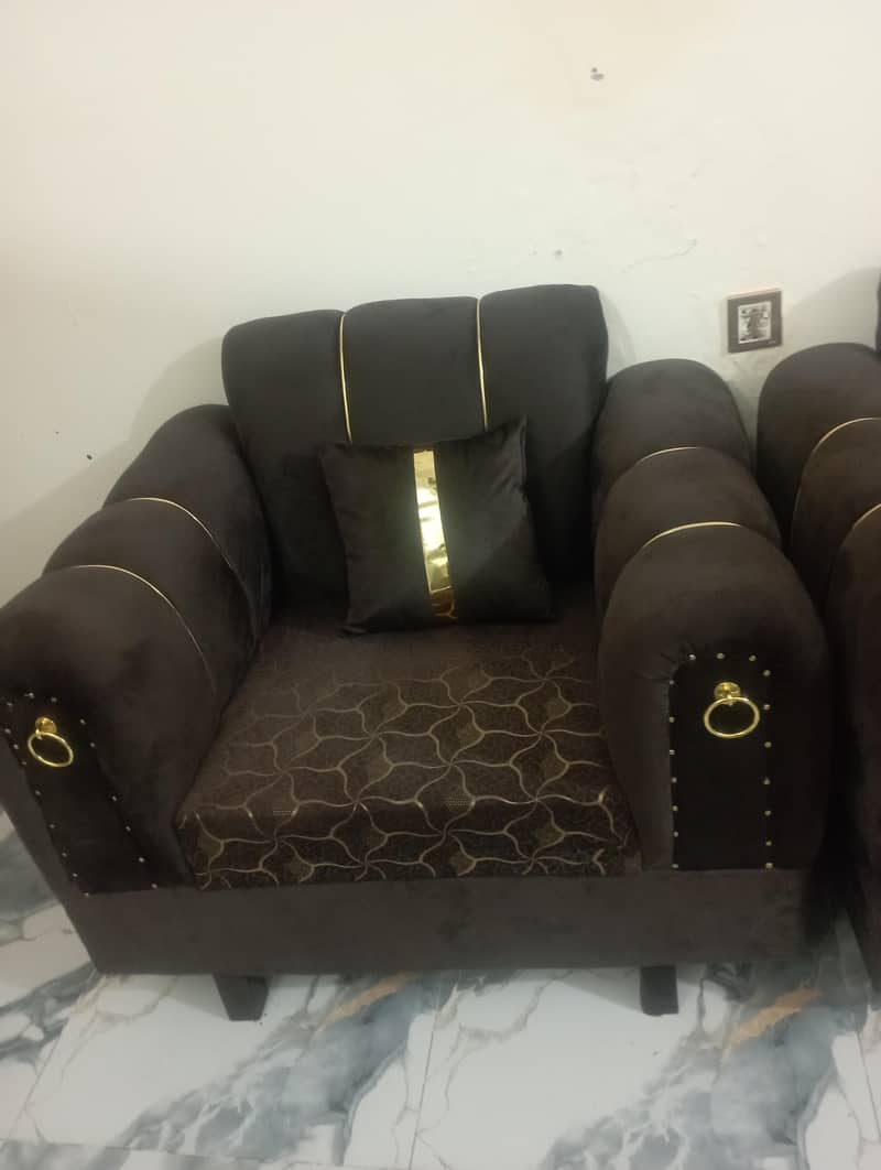 6 seater new no used shifttng ki waja sa sale out

                                                            alt=