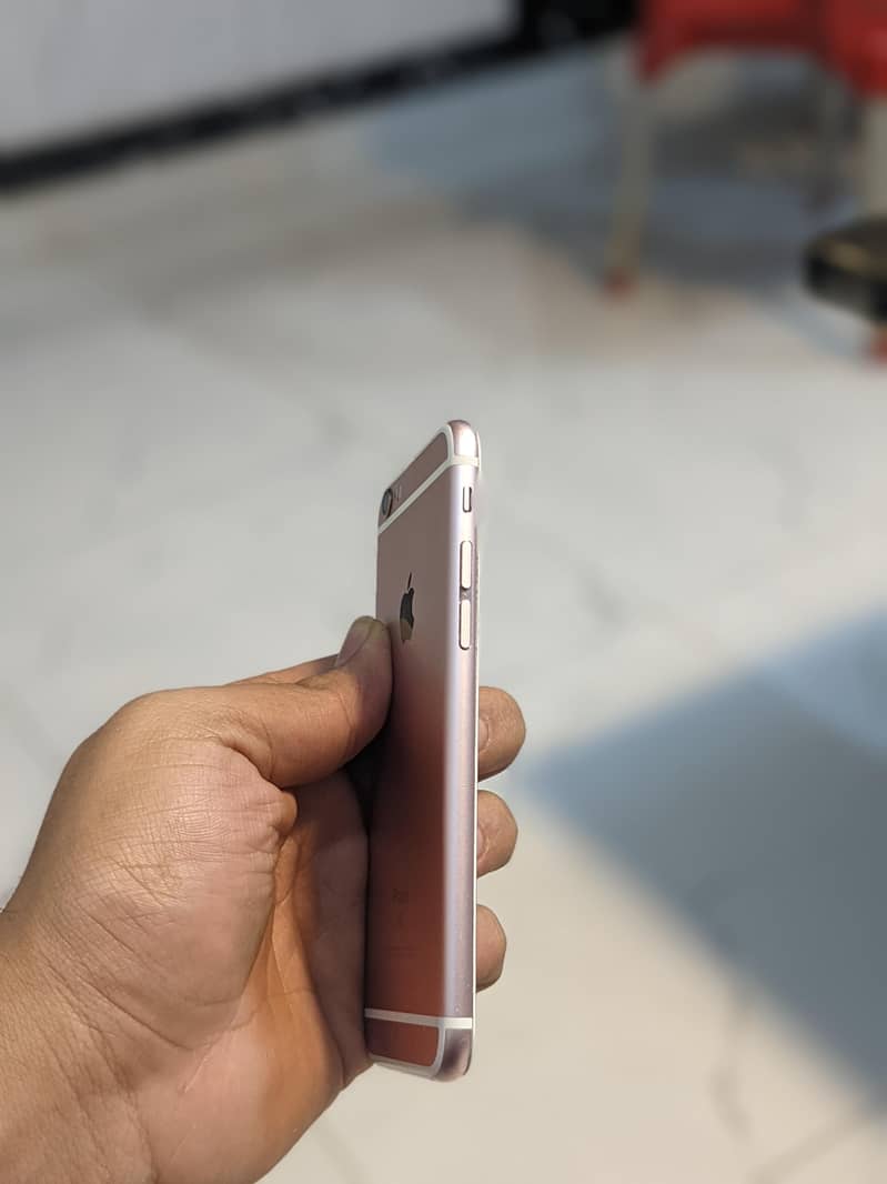 IPhone 6S 64gb pta official approved

                                                            alt=