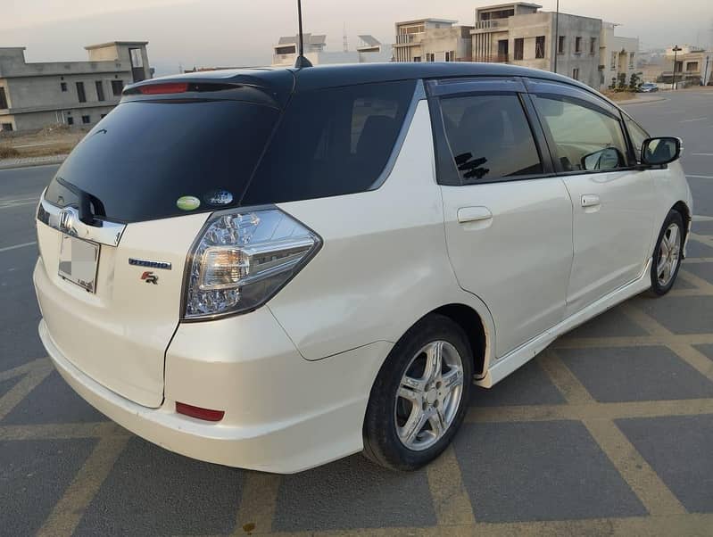 Honda Fit Shuttle hybrid 2012

                                                            alt=