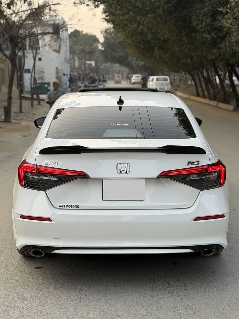 Honda Civic RS 2023

                                                            alt=