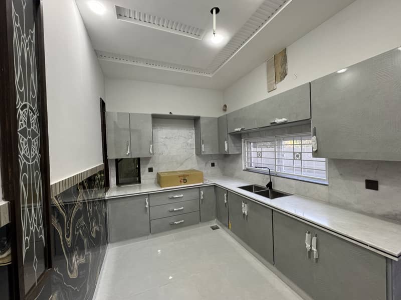 10 MARLA BRAND NEW BEAUTIFUL HOUSE FOR SALE IN CANAL VALLEY NEAR BAHRIA TOWN LAHORE

                                                            alt=