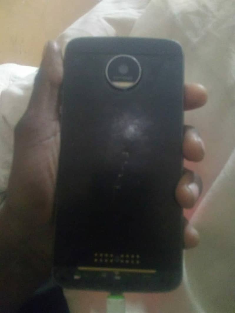 moto z force droid

                                                            alt=