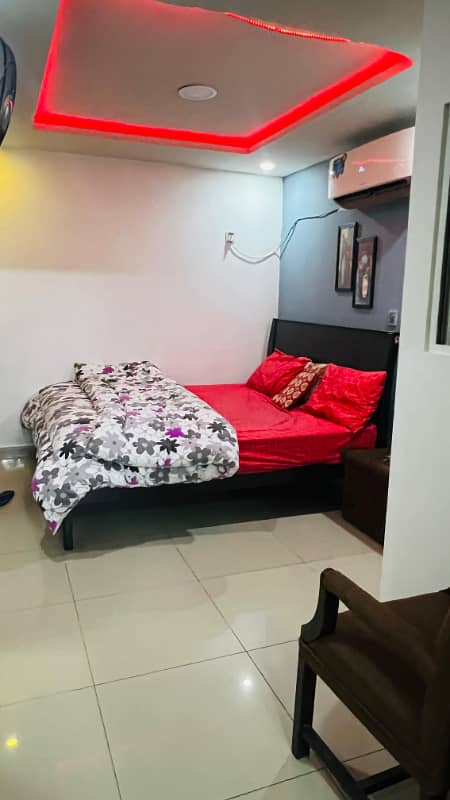 One bedroom fully furnished for rent perday weekly, monthly

                                                            alt=