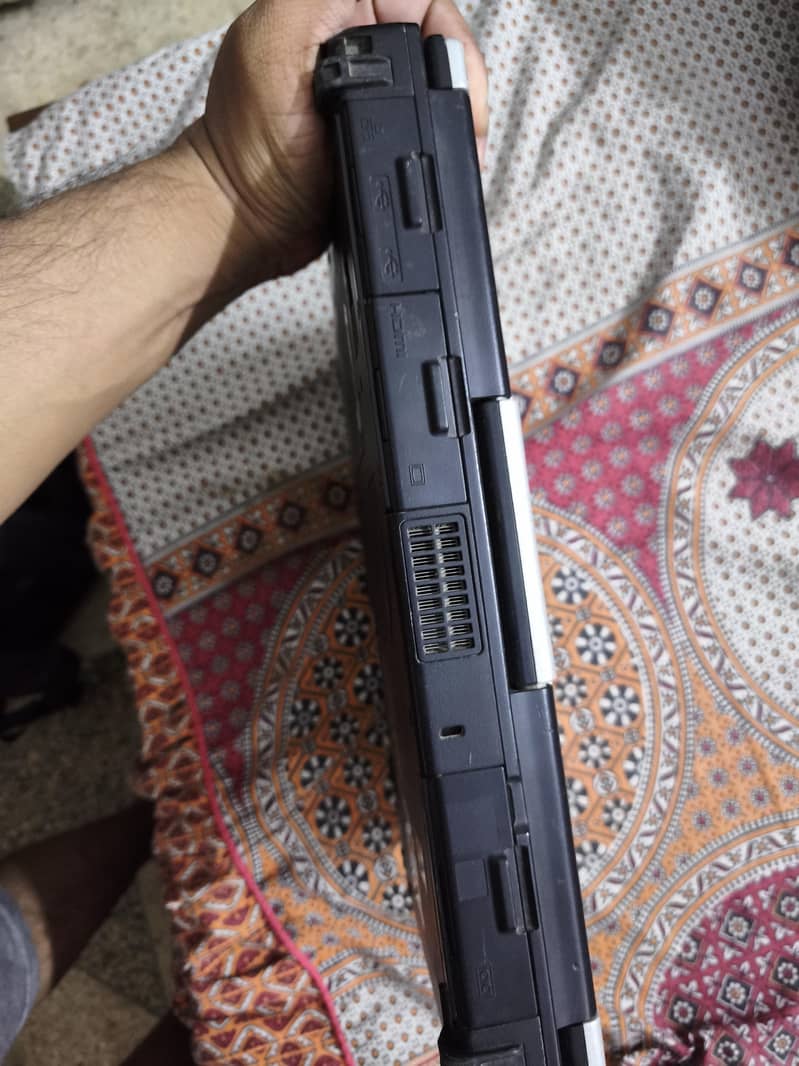 Panasonic cf53 4th generation i5 8gb/128/500gb

                                                            alt=