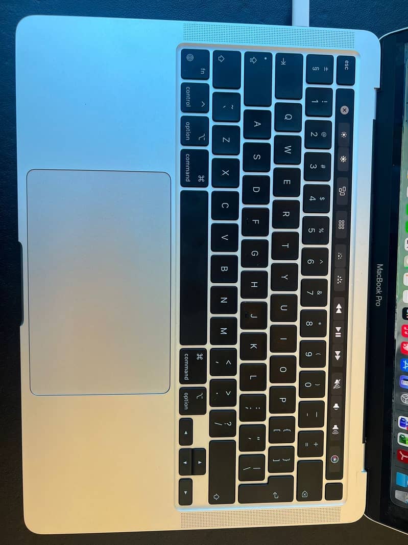 Apple MacBook Pro M2 – Complete Box | Excellent Condition

                                                            alt=