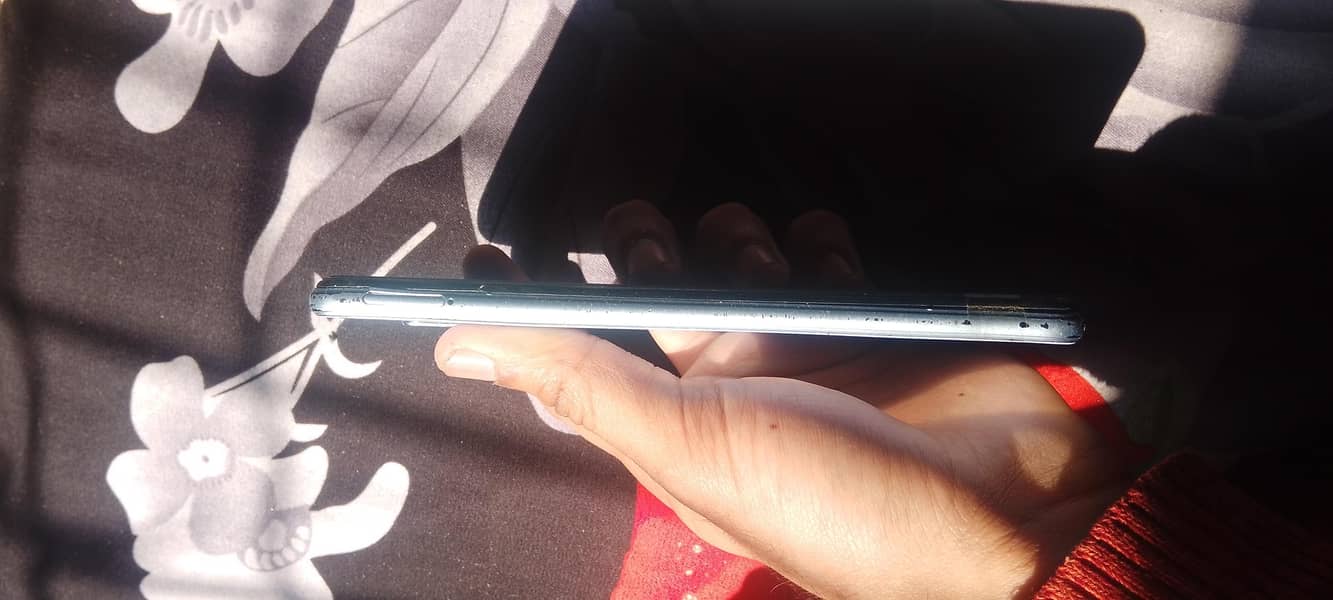 vivo y12a

                                                            alt=