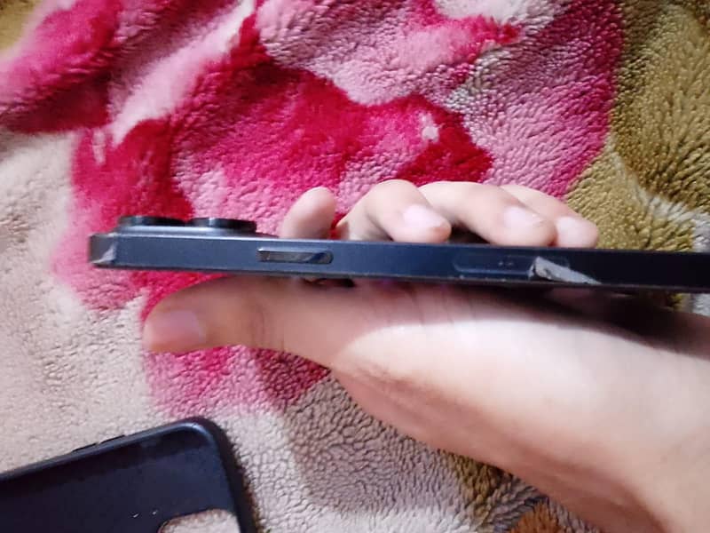 iphone LLA model 10/10 condition 82% battery health urgent sale

                                                            alt=