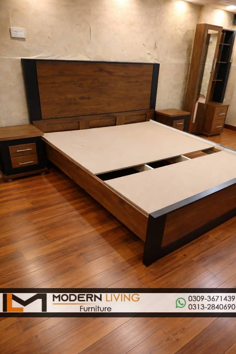 King size bed with 2 side tables best quality in your choice colours

                                                            alt=