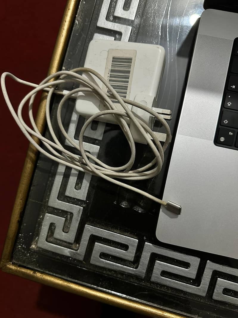 Apple MacBook Pro 16″ (2021) | 16GB RAM | 512GB SSD

                                                            alt=