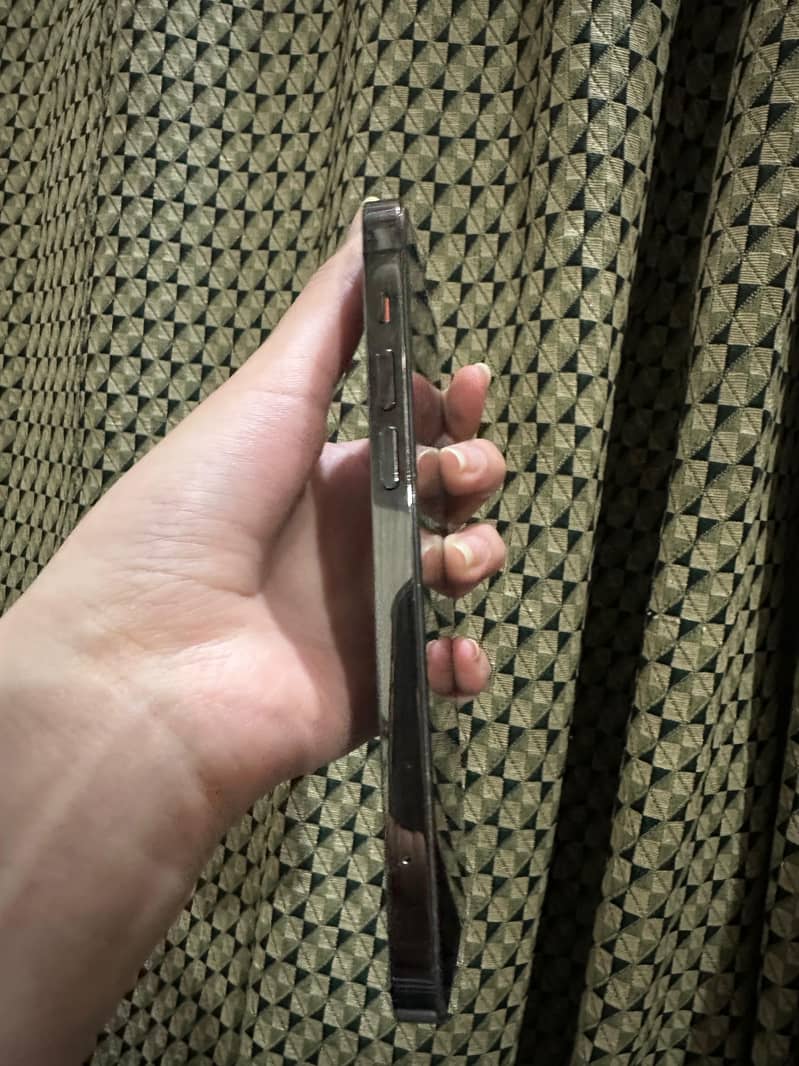 Iphone 12 pro with box for sale

                                                            alt=