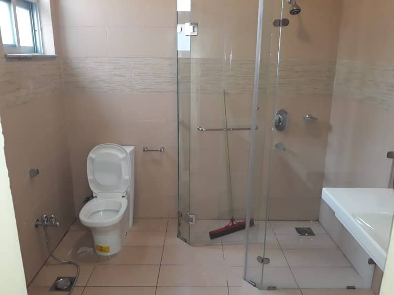 11 Marla Defence Villa With 3 Bedrooms And Servant Quarter Is Available For Sale

                                                            alt=