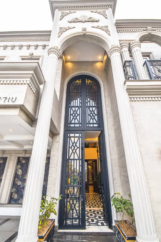 Fully Furnished 1 Kanal Adorable Bungalow On Top Location For Sale in Phase 7 DHA Lahore

                                                            alt=