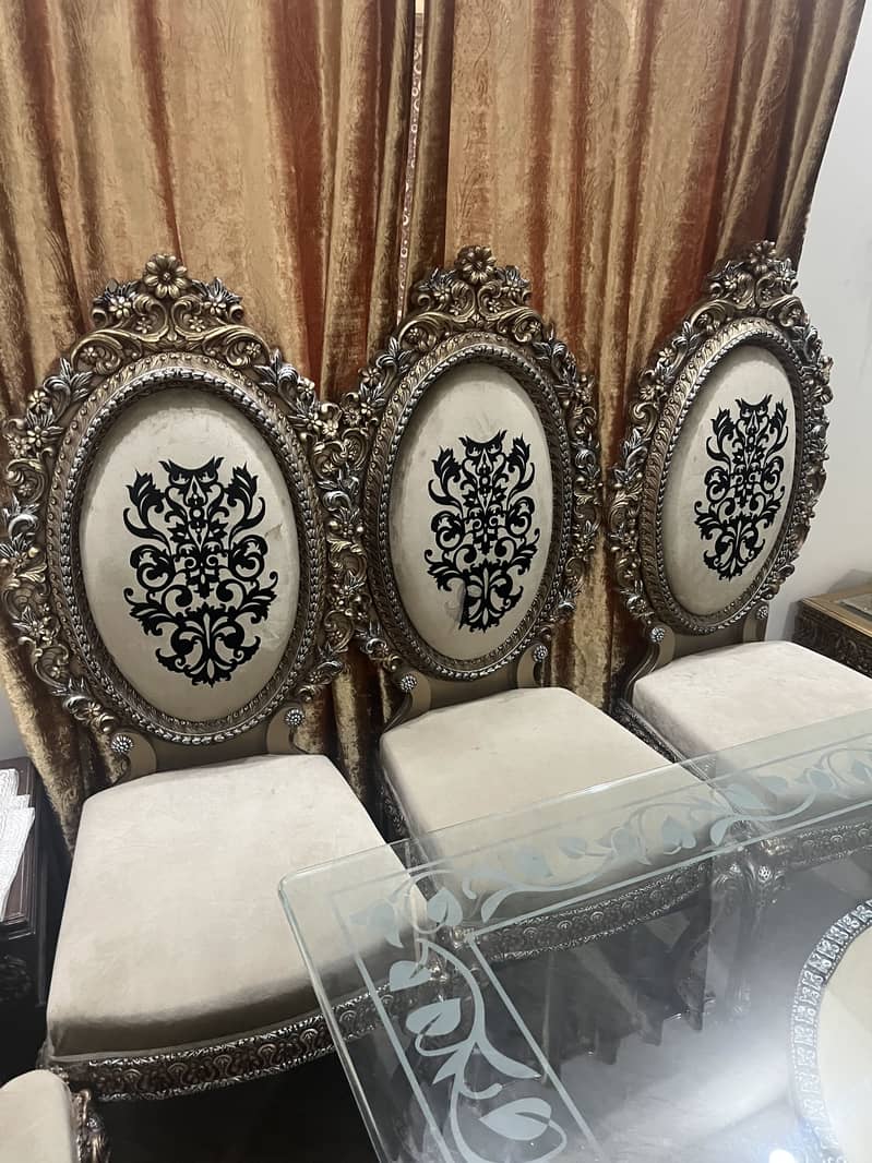 Royal Design Luxury Dining Table with 7 Luxury Chairs

                                                            alt=