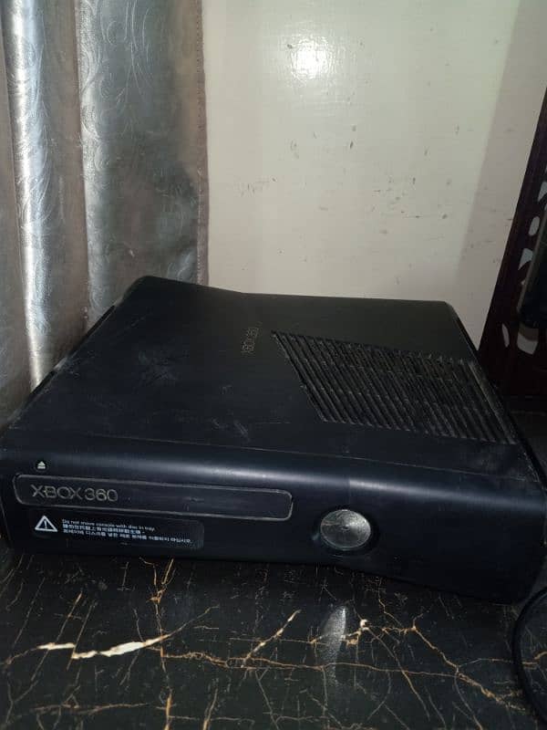 Xbox 360 slim (jailbreak) 320GB Hard disk with one wired controller

                                                            alt=