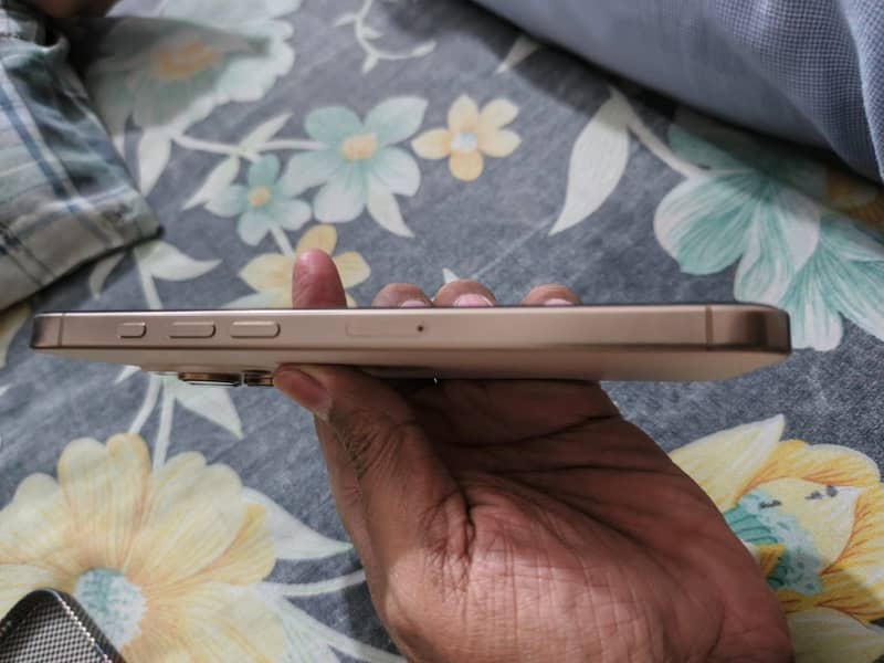 iPhone 16 Pro Max 256 GB

                                                            alt=